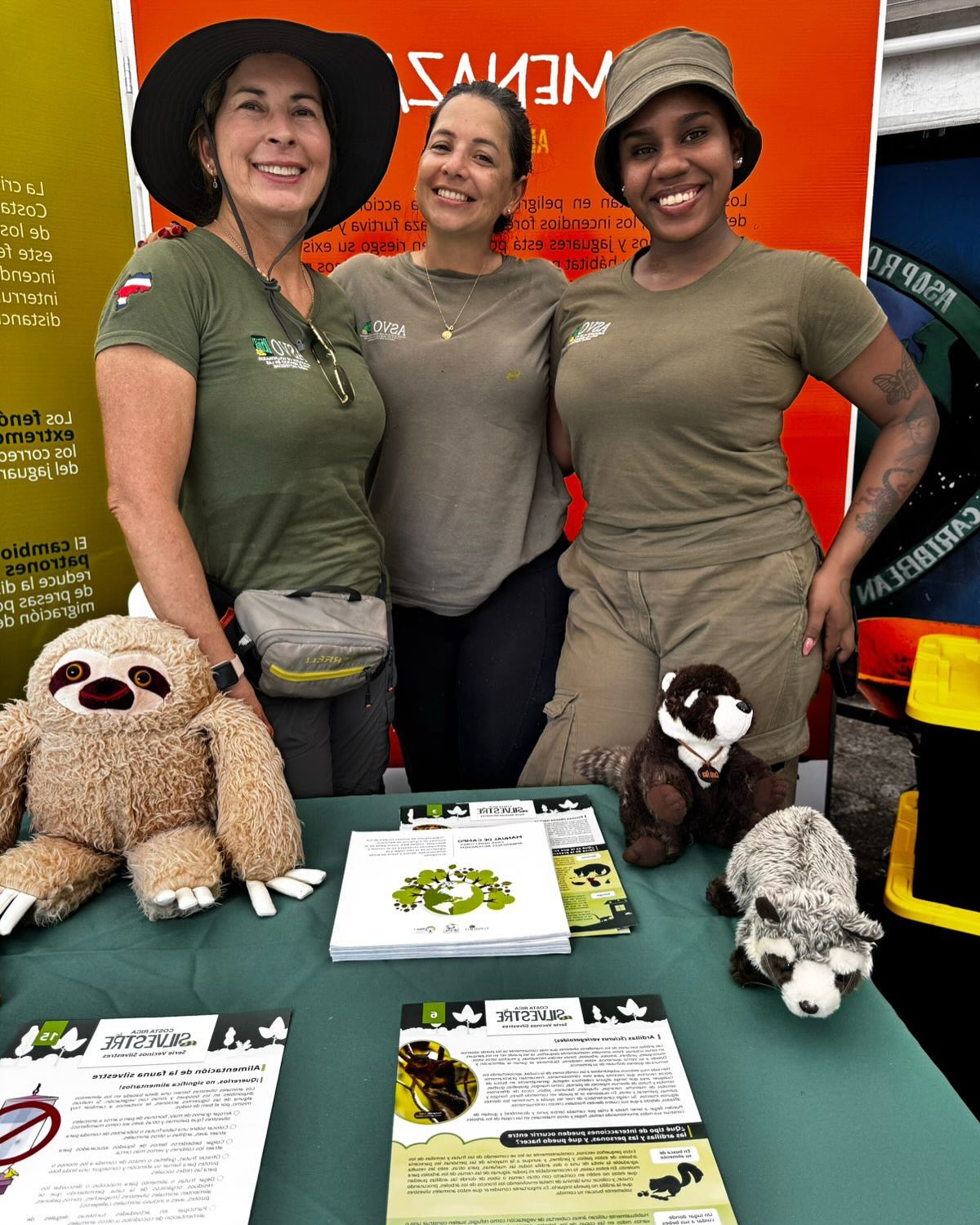 Voluntarios de ASVO en una actividad de conservación